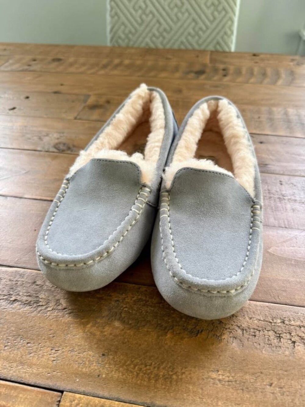 women’s grey UGGs loafers/slippers, size 8 *new